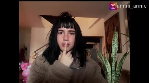 Snapshot of annie_snow_ chatting on September 23, 2025, 11:13 am JEANNE no olvides seguirme dont forget follow me uu online show from September 23, 2025, 11:13 am