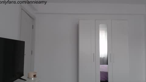 Snapshot of annieamy chatting on December 12, 2024, 12:22 pm Annie online show from December 12, 2024, 12:22 pm