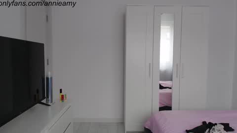Snapshot of annieamy chatting on January 22, 2025, 1:00 pm Annie online show from January 22, 2025, 1:00 pm