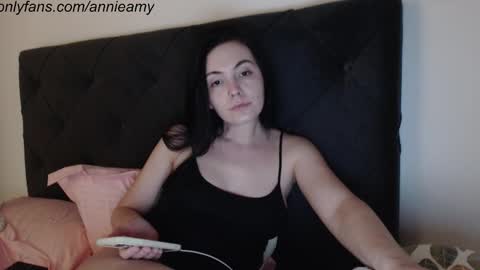 Snapshot of annieamy chatting on February 24, 2025, 7:52 pm Annie online show from February 24, 2025, 7:52 pm
