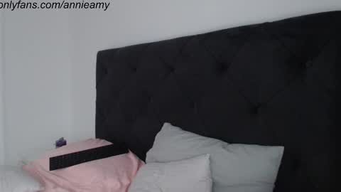 Snapshot of annieamy chatting on March 10, 2025, 4:03 pm Annie online show from March 10, 2025, 4:03 pm