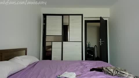 Snapshot of annieamy chatting on October 31, 2025, 12:06 pm Annie online show from October 31, 2025, 12:06 pm