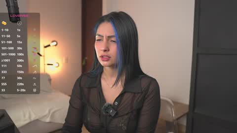 Annie FREE TRIAL IN BIO online show from November 10, 2025, 6:12 am
