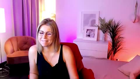 Annie online show from September 19, 2025, 5:53 am