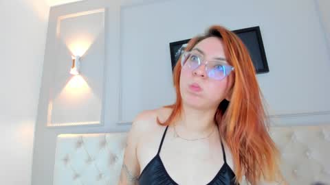 Snapshot of anniemartinezz chatting on December 23, 2024, 4:39 pm Annie online show from December 23, 2024, 4:39 pm