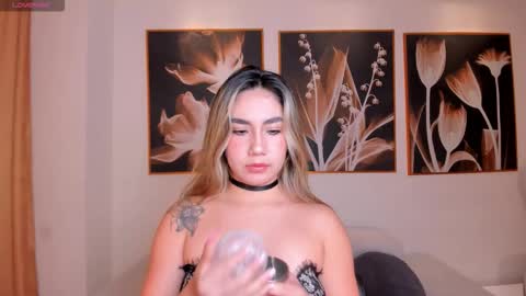 Snapshot of anniemonroe1 chatting on October 27, 2025, 11:36 am Annie Monroe online show from October 27, 2025, 11:36 am