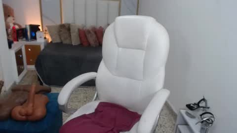 anna online show from February 12, 2025, 6:51 pm