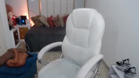 anna online show from February 25, 2025, 11:33 pm