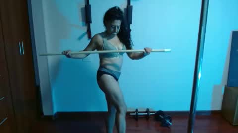 Snapshot of annita_muscle chatting on February 17, 2025, 9:30 pm Annita online show from February 17, 2025, 9:30 pm