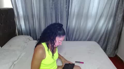 Snapshot of annita_muscle chatting on February 28, 2025, 4:42 pm Annita online show from February 28, 2025, 4:42 pm