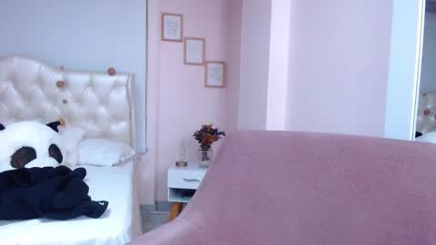 Snapshot of anny_louis chatting on December 13, 2024, 2:21 am ANNY LOUIS online show from December 13, 2024, 2:21 am