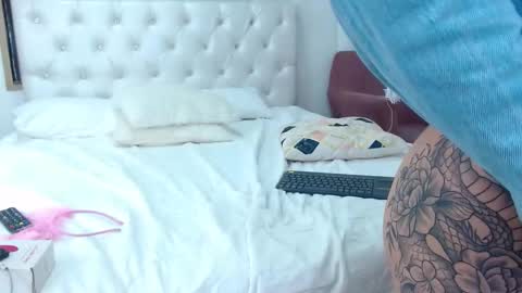 Snapshot of anny_louis chatting on January 15, 2025, 8:20 am ANNY LOUIS online show from January 15, 2025, 8:20 am