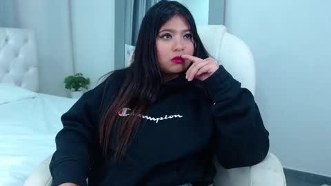 Snapshot of anny_louis chatting on February 19, 2025, 8:22 am ANNY LOUIS online show from February 19, 2025, 8:22 am