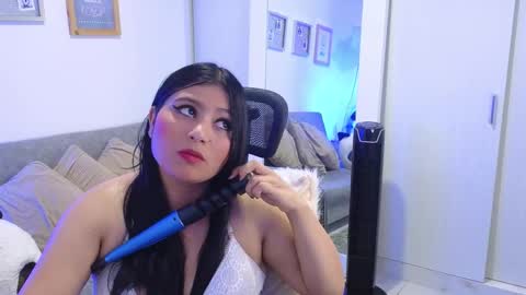 ANNY LOUIS online show from November 25, 2025, 7:47 pm