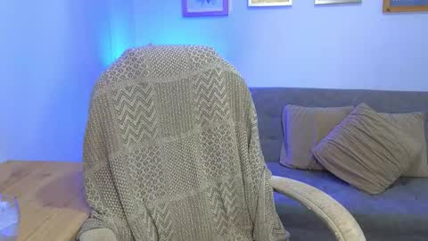 ANNY LOUIS online show from December 2, 2025, 7:09 pm