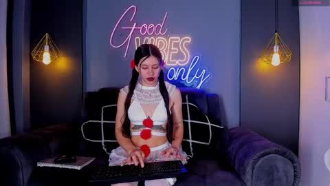 anny_loves online show from October 31, 2025, 12:06 pm