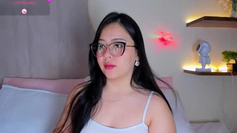 A N N Y E  online show from November 1, 2025, 12:07 pm