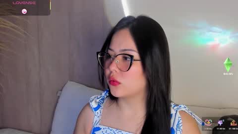 A N N Y E  online show from November 14, 2025, 12:37 pm