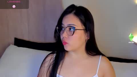 A N N Y E  online show from November 22, 2025, 12:04 pm