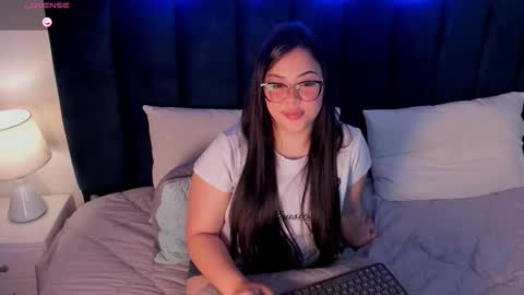 A N N Y E  online show from November 26, 2025, 1:12 pm