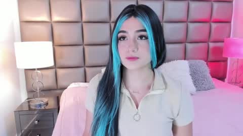 Snapshot of annyhizzle chatting on February 7, 2025, 9:37 pm online show from February 7, 2025, 9:37 pm