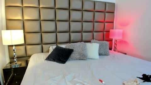 Snapshot of annyhizzle chatting on February 19, 2025, 12:25 am online show from February 19, 2025, 12:25 am