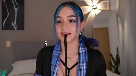 Snapshot of annyhizzle chatting on December 20, 2025, 2:29 am online show from December 20, 2025, 2:29 am