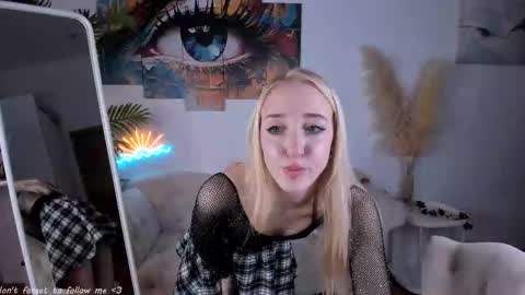 Anora online show from October 22, 2025, 7:52 am