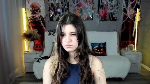 Anora online show from October 27, 2025, 12:42 pm