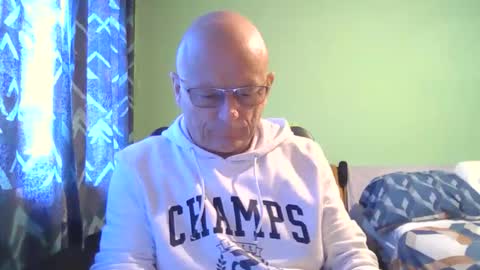 Snapshot of antmatt2025 chatting on September 24, 2025, 8:06 am antmatt2025 online show from September 24, 2025, 8:06 am