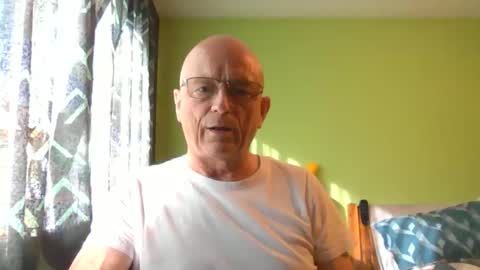 Snapshot of antmatt2025 chatting on October 27, 2025, 10:19 am antmatt2025 online show from October 27, 2025, 10:19 am