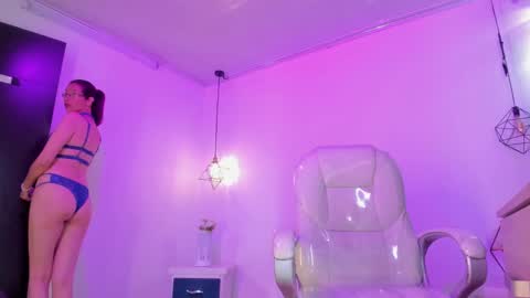 Snapshot of antoneella__ chatting on February 9, 2025, 3:12 pm Antonella online show from February 9, 2025, 3:12 pm