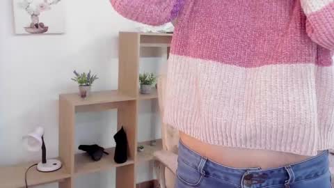 Snapshot of antoneella__ chatting on October 2, 2025, 12:12 pm Antonella online show from October 2, 2025, 12:12 pm