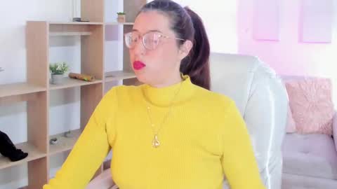 Snapshot of antoneella__ chatting on October 4, 2025, 12:03 pm Antonella online show from October 4, 2025, 12:03 pm