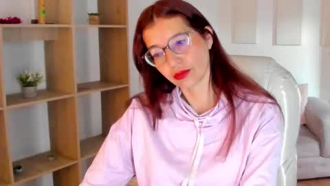 Snapshot of antoneella__ chatting on October 19, 2025, 12:17 pm Antonella online show from October 19, 2025, 12:17 pm