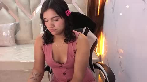 Antonela online show from November 26, 2025, 1:56 pm