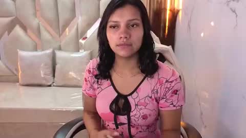 Antonela online show from December 3, 2025, 12:58 pm