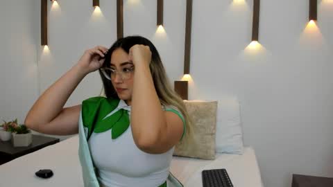 A N T O N E L L A  online show from January 16, 2025, 11:58 am