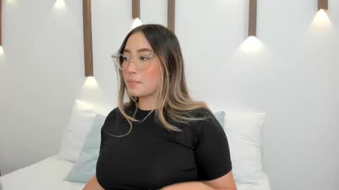 A N T O N E L L A  online show from January 24, 2025, 3:13 pm