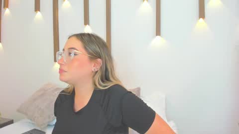 A N T O N E L L A  online show from March 8, 2025, 4:28 pm