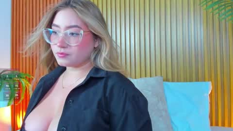 A N T O N E L L A  online show from September 22, 2025, 12:29 pm