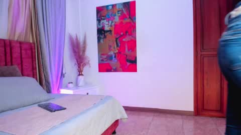 Snapshot of antonellahall_ chatting on December 7, 2024, 12:35 pm AntonellaHall online show from December 7, 2024, 12:35 pm