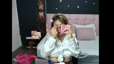 Snapshot of antonellarosss chatting on October 9, 2025, 12:25 pm A N T O N E L L A online show from October 9, 2025, 12:25 pm