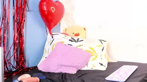 Snapshot of antonellasmith0 chatting on February 17, 2025, 12:48 pm ANTO online show from February 17, 2025, 12:48 pm