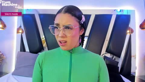 Snapshot of antonellepiercee chatting on November 4, 2025, 11:20 am A N T O N E L L E online show from November 4, 2025, 11:20 am