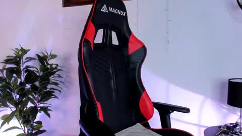 Antonia online show from February 10, 2025, 4:04 pm