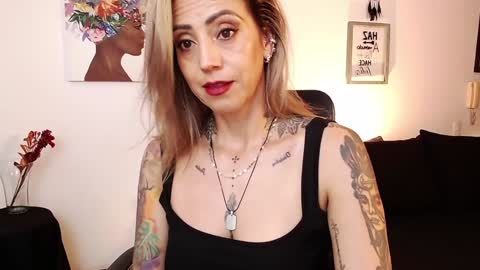 Snapshot of antoniavillamizar chatting on January 7, 2025, 12:09 pm Anto online show from January 7, 2025, 12:09 pm
