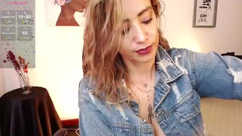 Snapshot of antoniavillamizar chatting on February 21, 2025, 4:26 pm Anto online show from February 21, 2025, 4:26 pm