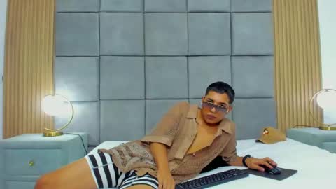 Snapshot of antonycres chatting on November 8, 2025, 3:23 pm Antonycress online show from November 8, 2025, 3:23 pm