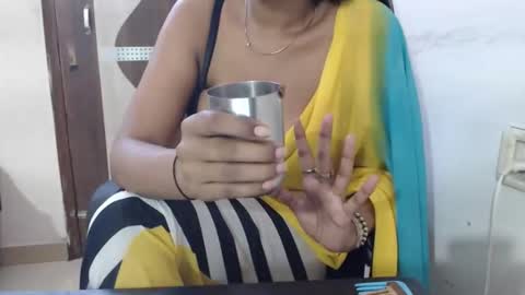 Snapshot of anya_kapoor chatting on September 23, 2025, 4:21 pm anya kapoor no face online show from September 23, 2025, 4:21 pm